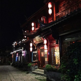 Jour 33 : journée train pour une arrivée à Lijiang de nuit 🏮